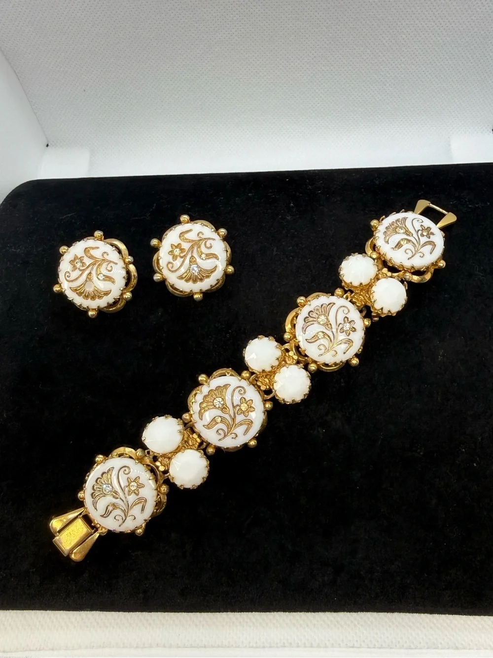 Vintage Milk Glass Floral Bracelet & Clip Earrings Demi Parure Set
